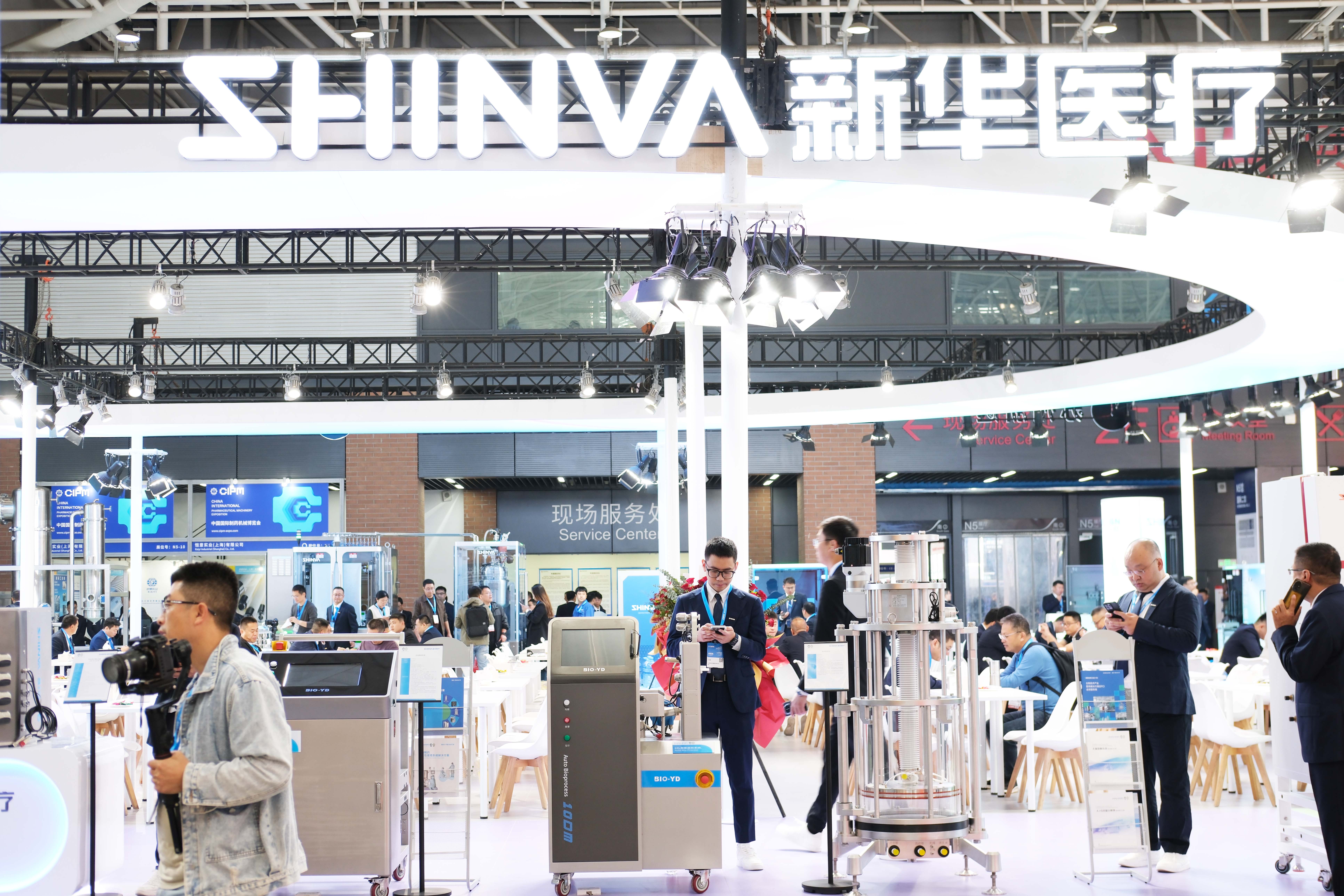 ag尊龙医疗第67届秋季药机博览会现场 拷贝.jpg